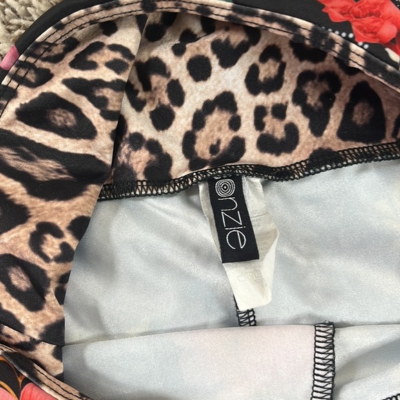 Onzie 7/8 Legging Floral Multi Colored Black Size Small Medium - Picture 10 of 12